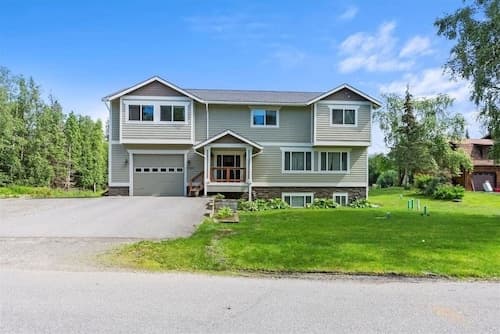 Moose Meadow 5 Bedroom Home by RedAwning