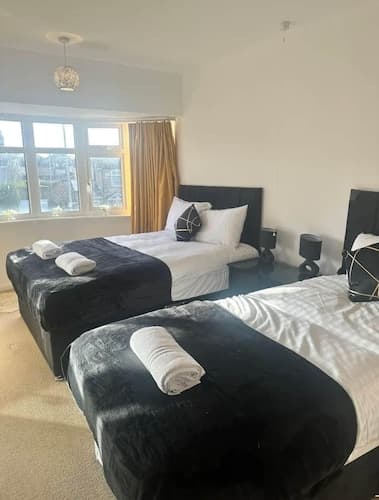 Serene Leeds Retreat - 3 Bedroom House