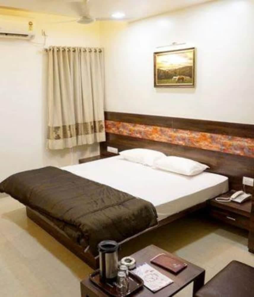 Fabhotel Rajdhani Ii