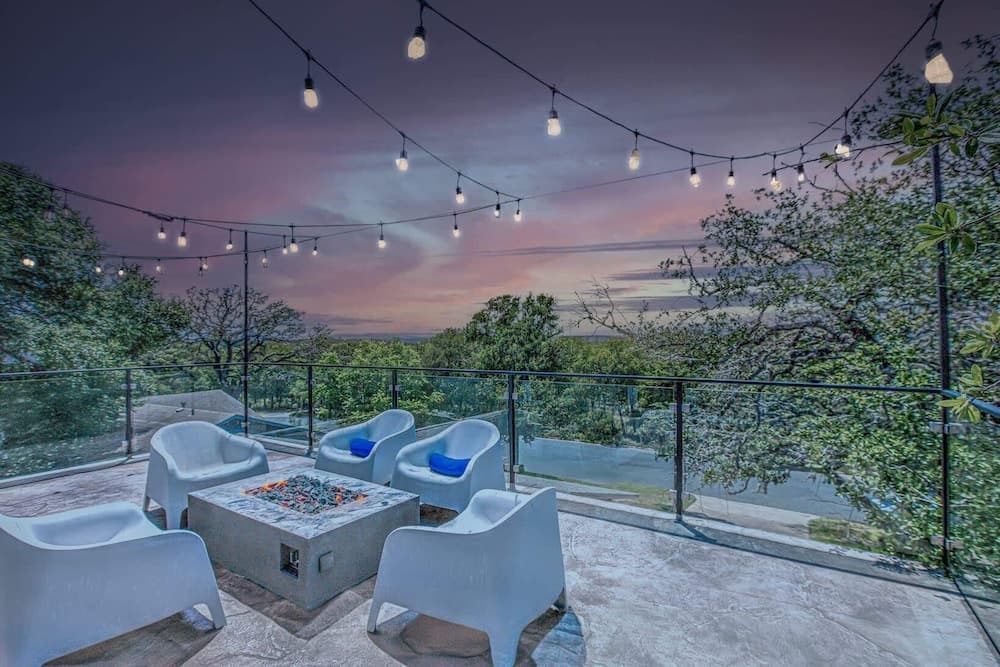 Rooftop Deck w/ City Views!