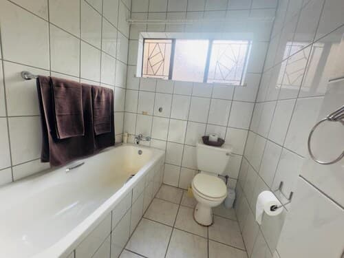 Room-busa House Self Catering Guest Hous