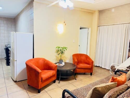Room-busa House Self Catering Guest Hous