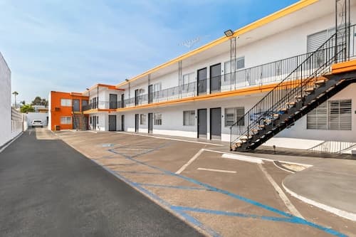 Rodeway Inn & Suites North Hollywood Burbank Airport - Universal Area