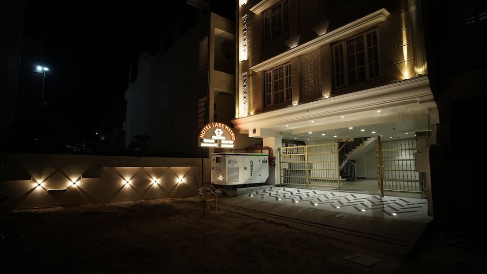 Hotel Lake Metro