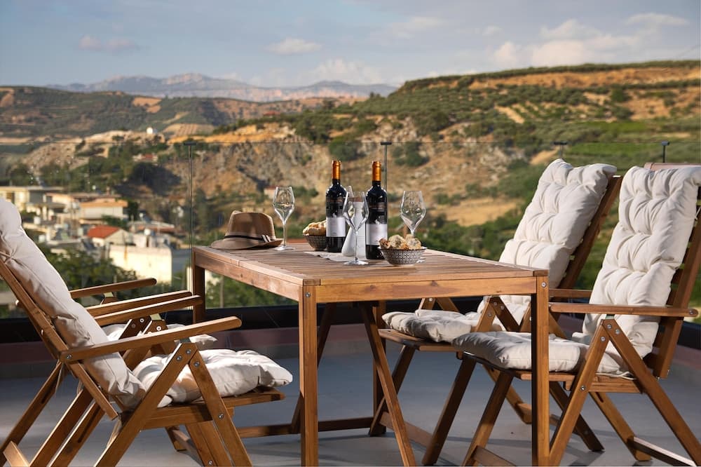 Divine Crete
