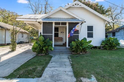 Corporate Comfort in Freetown - Port Rico Spacious Homes for Work Crews