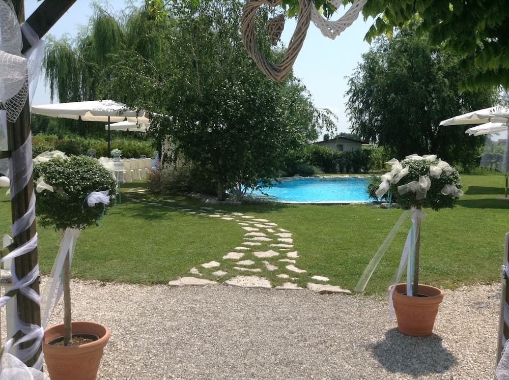 La Vie en Rose Resort