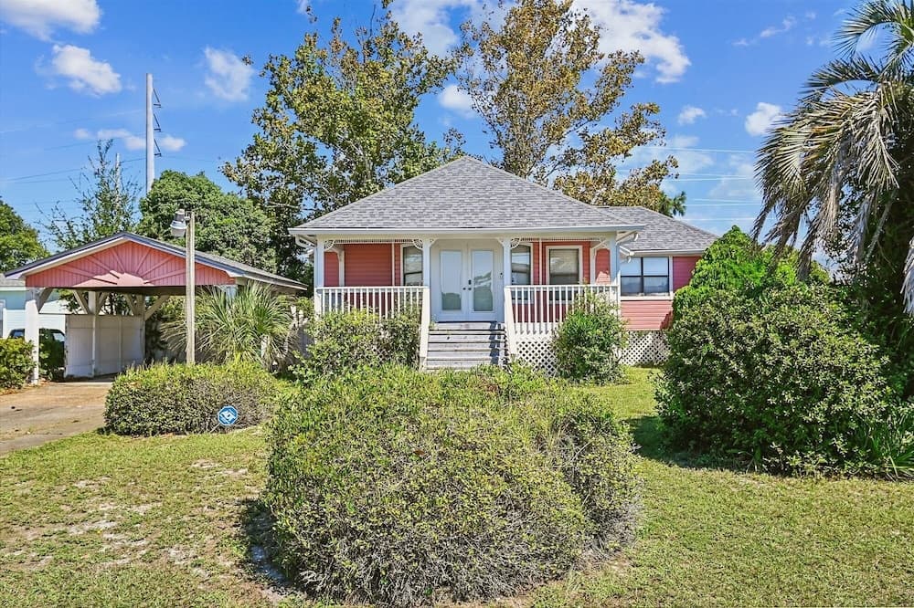 2340 Grand Oaks Ln 2 Bedroom Home by RedAwning