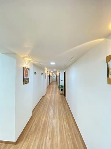 Royal Meredian Living