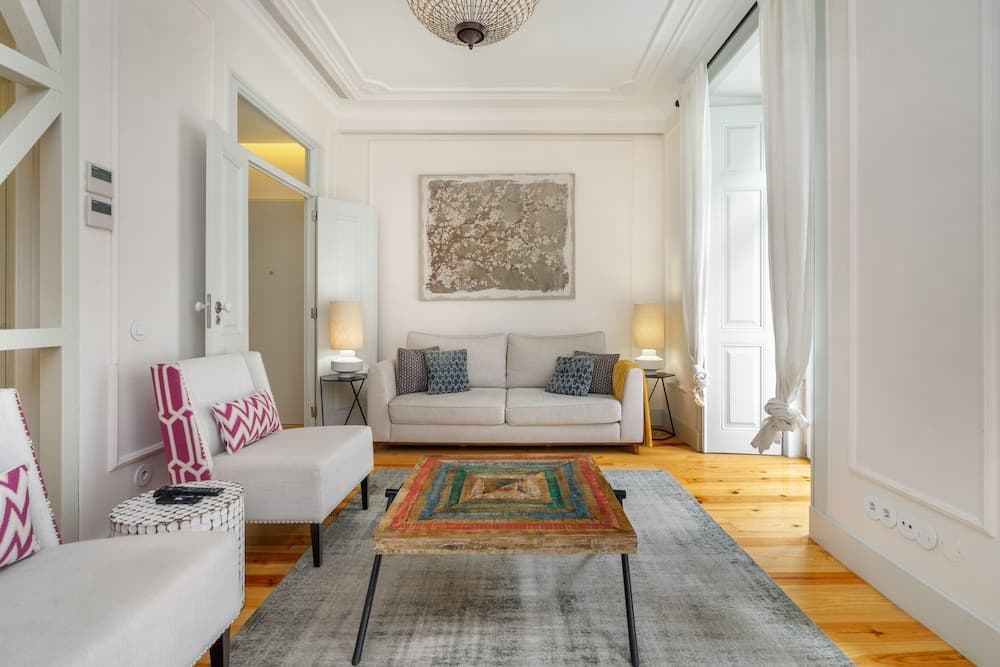 Luxury Stay In Prime Location W/ Ac, Lift & Private Patio