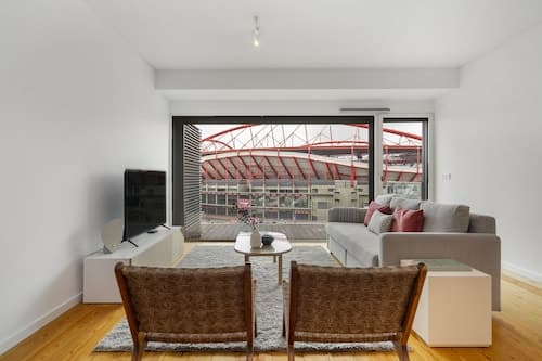Urban Retreat W/Parking, Elevator & Ac By Benfica Stadium