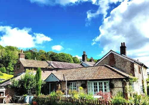 Escape the Ordinary - Dorset Village Vacation