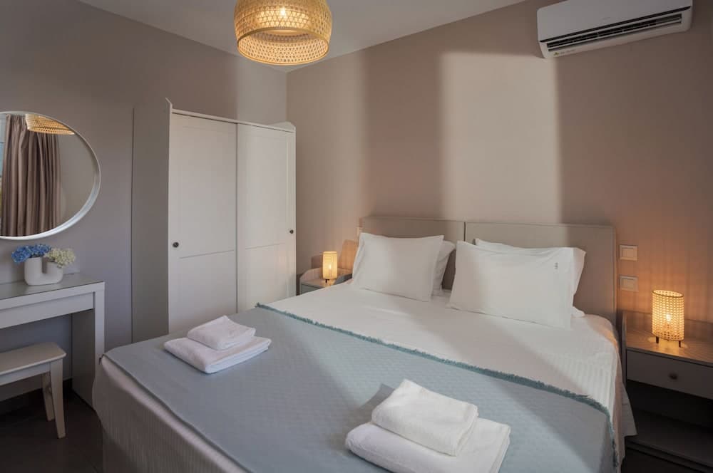 Fresh 1 Bd Apt with Patio in Heraklion