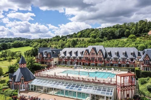 Terraced House in Residence & Spa With Common Pool and Sauna, Houlgate