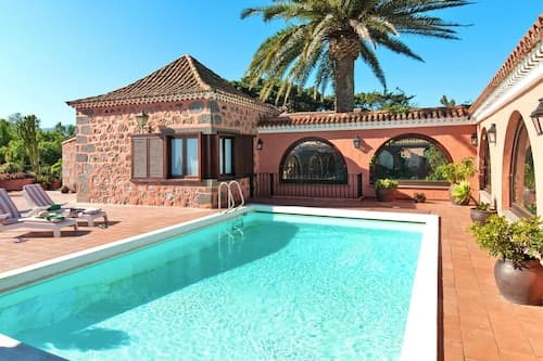 Villa Mansion Bandama With Pool in Santa Brigida