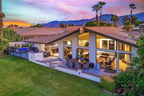 Golf Course-front Views, Pool+hot Tub, Patio Modern Edgy House by Avantstay