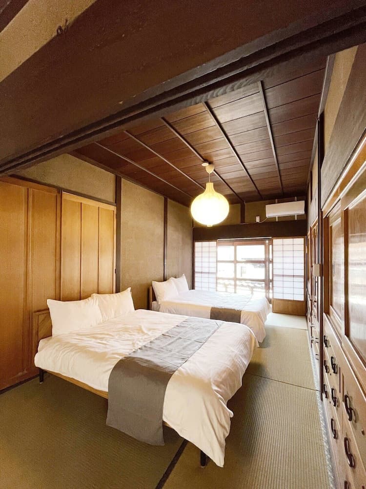 Hayase House