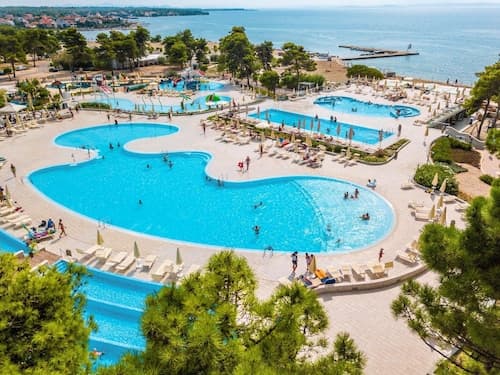 Apartments in Zaton With Pool