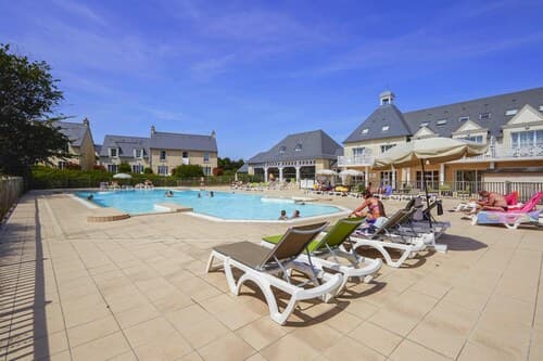Holiday Home in Residence Le Green Beach, Port-en-besssin-huppain
