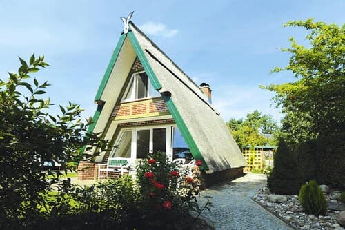 Thatched Holiday Home in Freest With Terrace