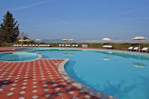 Apartment in Montaione With Carport