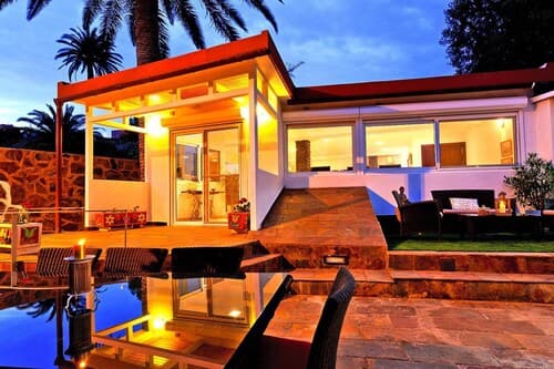 Villa With Pool and Beautiful Architecture