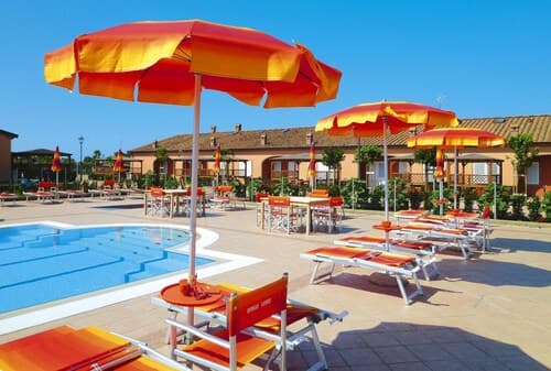 Apartment in Vada With Garden Furniture