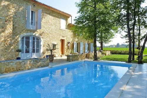 Apartment in Caderousse With Pool