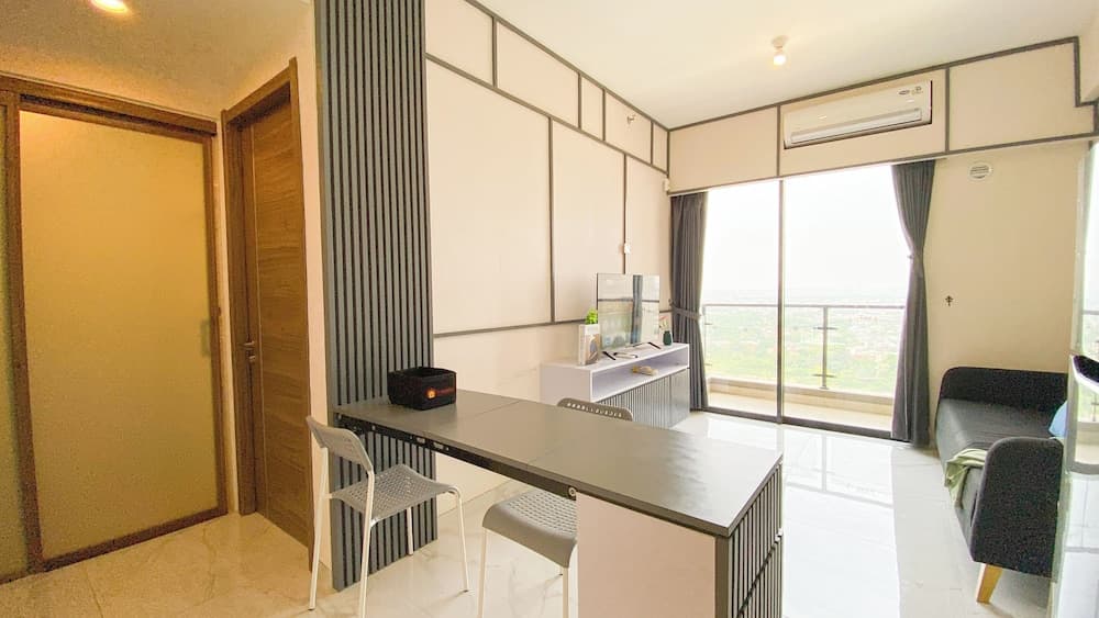 Relaxing And Strategic 2Br At Sky House Bsd Apartment