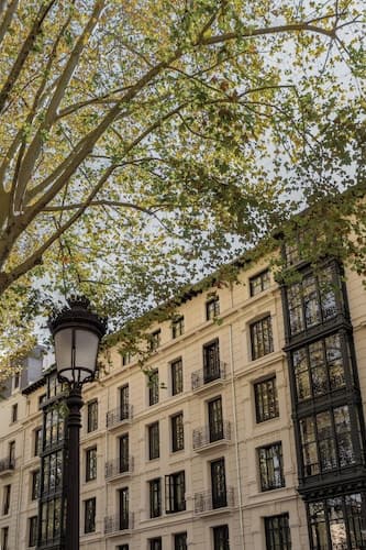 Batimont Suites & Apartments