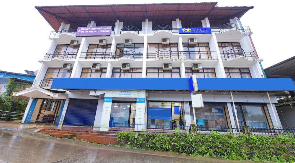 Fabhotel Raj