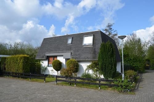 Zeeland Home With Fireplace