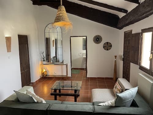 Miluna Oasis Suites - Sleeps4-pool-mountainview