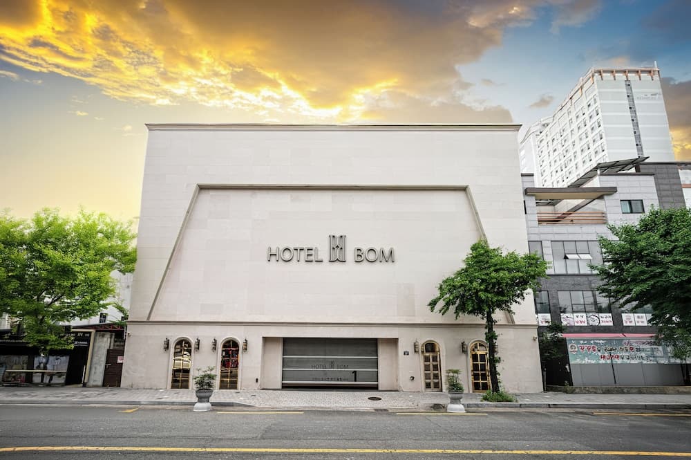 Hotel Bom