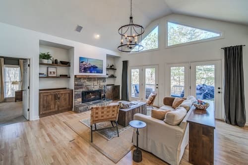 Lux Mountain Home! Golf / Lake/ EV / Game Room