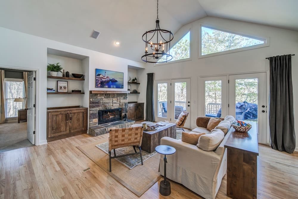 Lux Mountain Home! Golf / Lake/ EV / Game Room