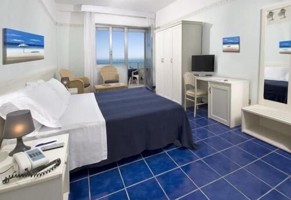 Hotel Caravelle