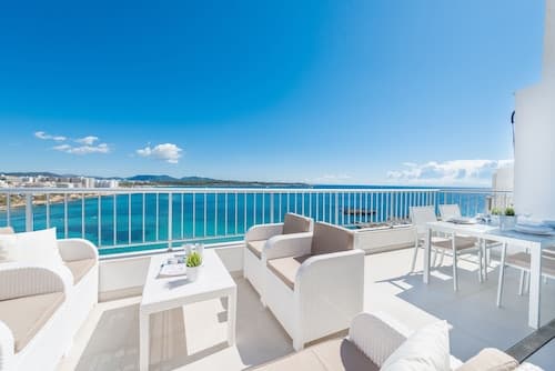 Luisamar Sea View in S Illot-cala Morlanda