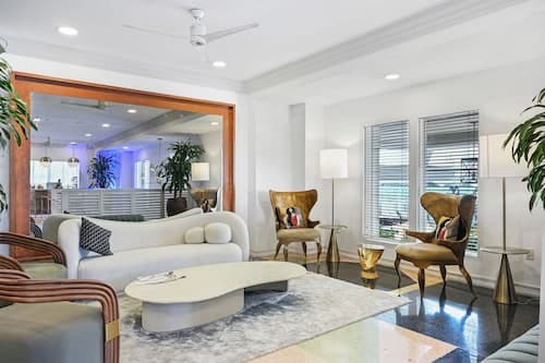 Townhouse Hotel