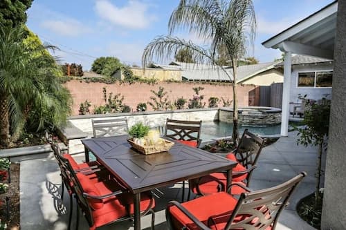 Fantastic 6 bedroom 4 bath Pool Home