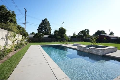 4 bedroom, 2 bathrooms