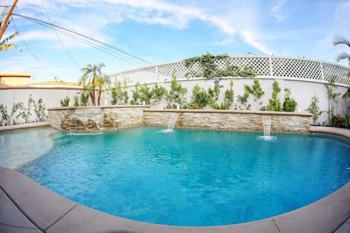 Stunning 8 bedroom 6 bathroom Pool Home