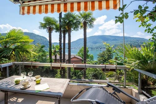 Queen Lake View in Ponte Tresa