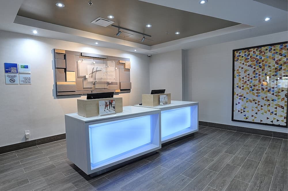 Holiday Inn Express & Suites Toronto Airport West by IHG