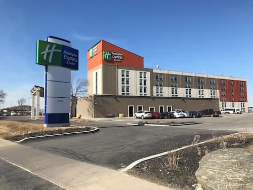 Holiday Inn Express & Suites Toronto Airport West by IHG