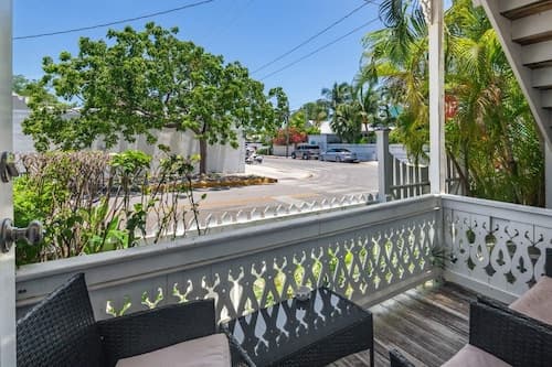 Sea Breeze by Brightwild Off-street Parking