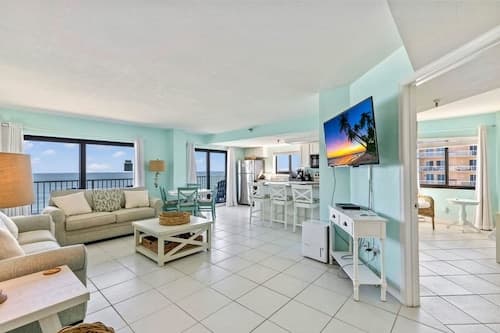 Oceanfront Penthouse Pool Hot Tub Beach Access