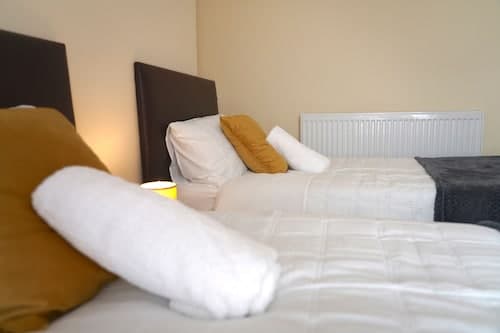 Peaceful Cosy 2 bed House in Manchester