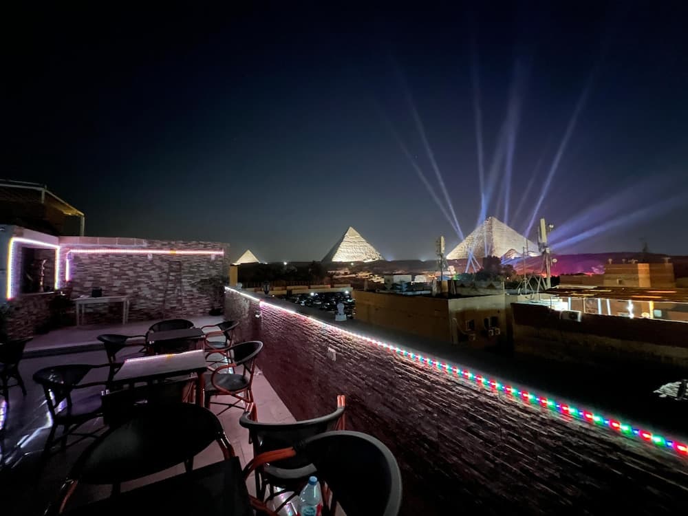Pyramids Live View Hotel