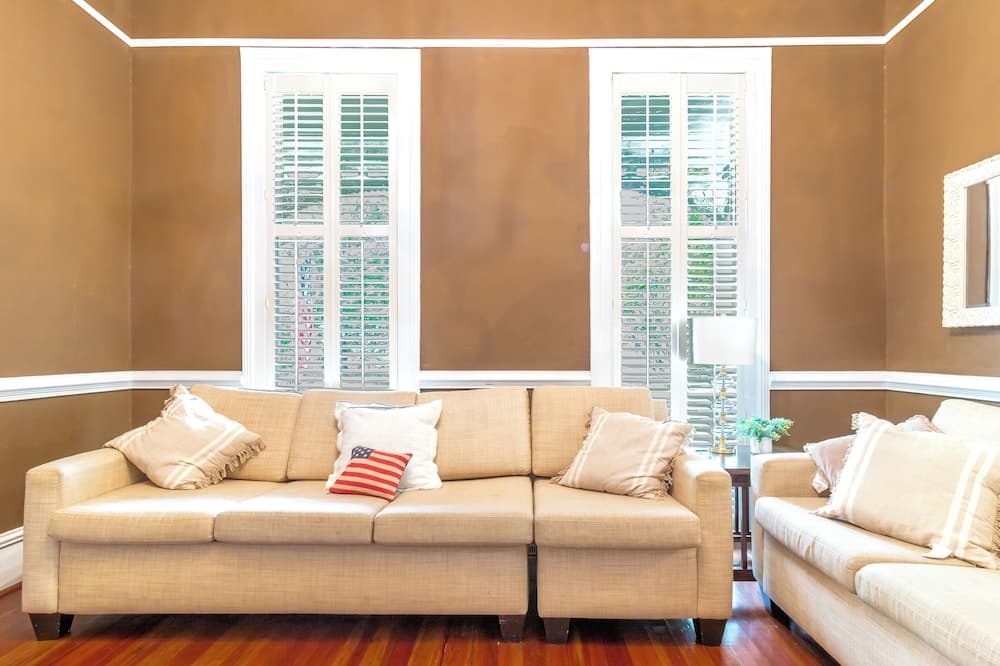 Mansion with Tiny Home Bumblebee Comfort